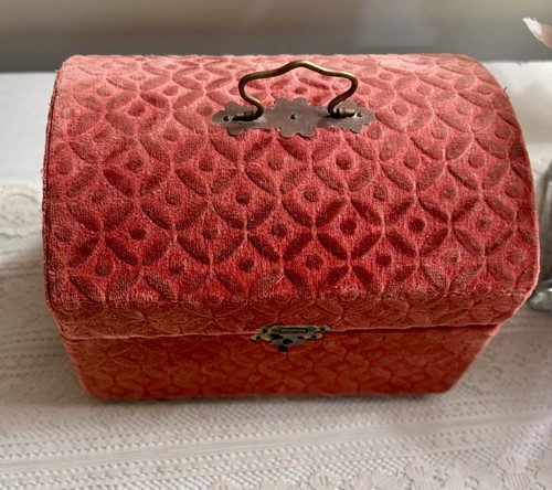 Antique red velvet - antique,