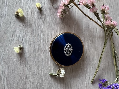 Vintage makeup powder compact