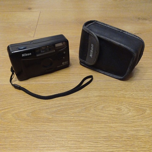 Nikon 220 35mm film point - af,