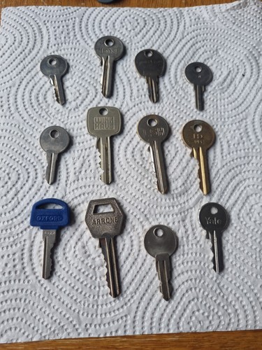 Old vintage keys bundle - 12,