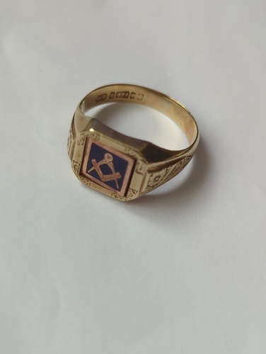 Carat gold engraved gents - 9,