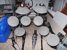 YAMAHA DTX version 2.0 drum kit. In used condition and fully working