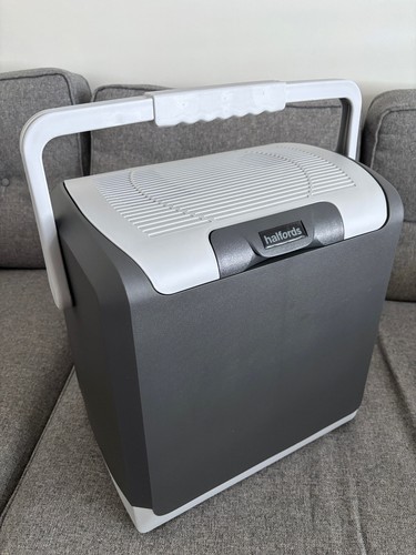 Halfords 24l electric coolbox - halfords,