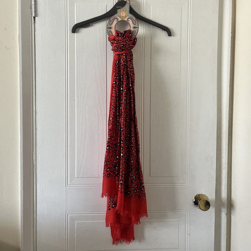 Powder red and black - and,