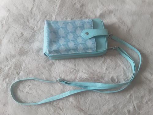 Light blue small across body - blue,