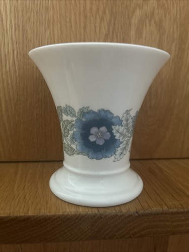 Wedgewood small tapered posy - wedgewood,