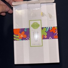 New. Scentsy Golden Scallops