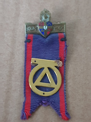 Vintage odd fellows badge - vintage,