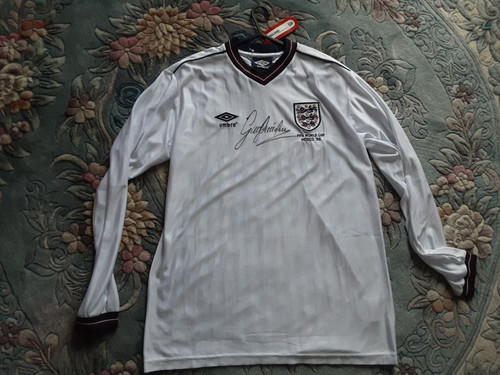 Gary lineker signed - lineker,