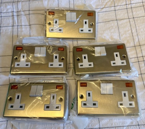 Crabtree double socket - x,