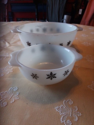 Vintage pyrex snowflakes - pyrex,