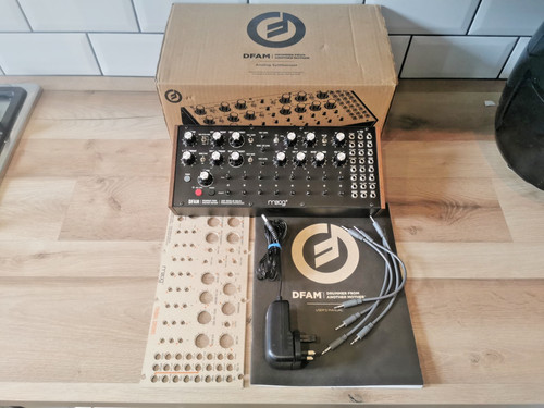 Moog dfam analog - moog, drum
