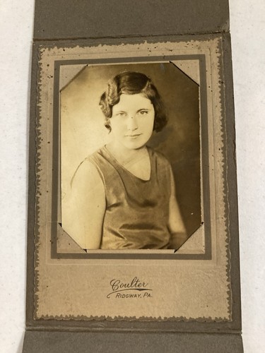 Vintage 1920s young woman - 1920s,