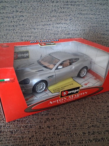Burago scale aston martin - 1:18,