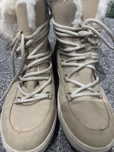 Fur lined snow boots