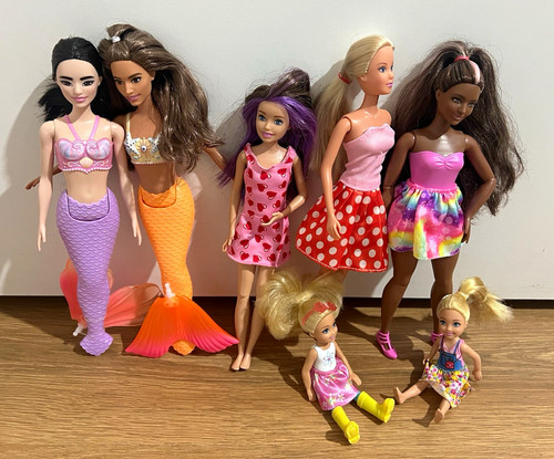 Barbie lot dolls - barbie, of
