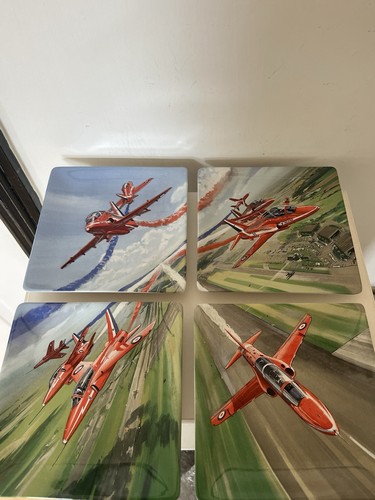 Set red arrows plates - set,