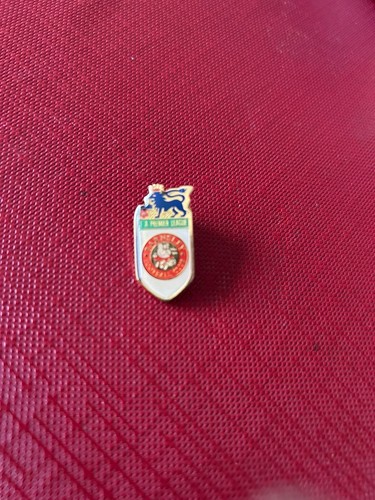 Barnsley pin badge - barnsley, fc