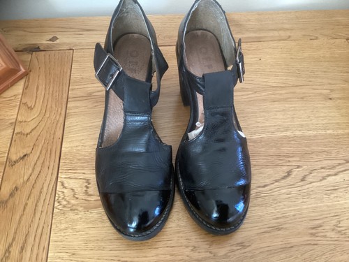 Black leather tbar - size,