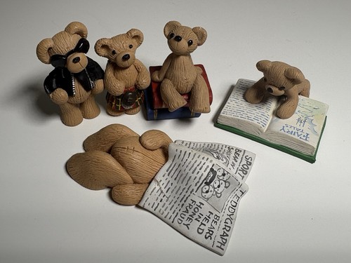 Bear figurines reading - figurines,