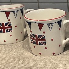 SET OF 2 MUGS UNION JACK BUNTINGS AND RED POLKA DOT