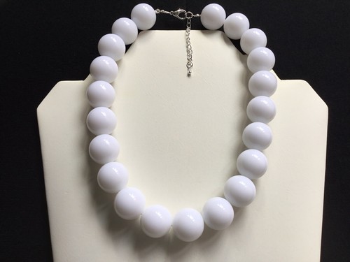 Chunky bright white bead - white,