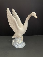 Nao by Lladro Spain 8”  Swan