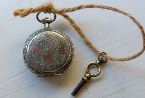 Antique silver gold - key, wind