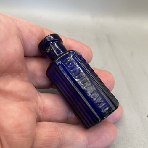 Nice small blue glass - small, poison