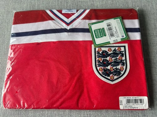England 1982 away - away, score