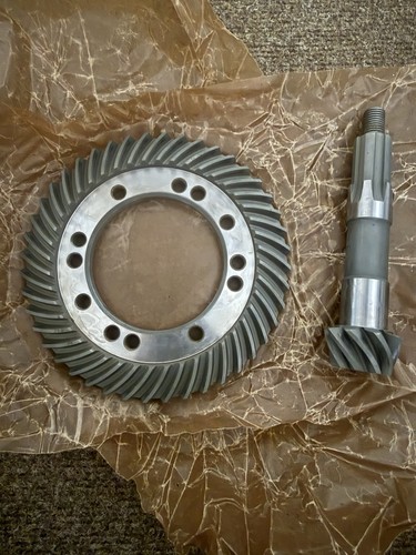 Crown wheel and pinion m - and,