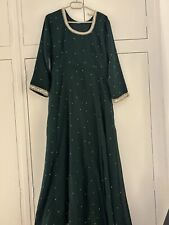 pakistani mehndi outfit for