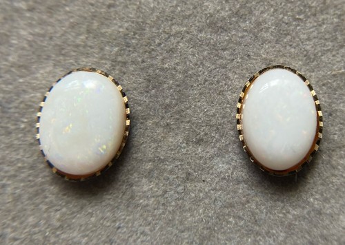 9ct yellow gold white opal - gold,