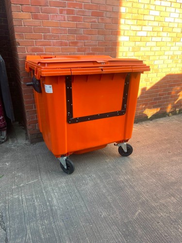 1100 litre drop front lockable