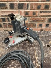 ELU 240 V Router With Guide