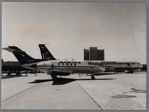 Qantas boeing 707 hs125 - &,