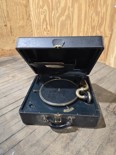 Vintage portable wind - vintage, wind-up
