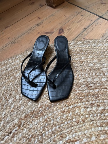 Black croc style thong - croc,