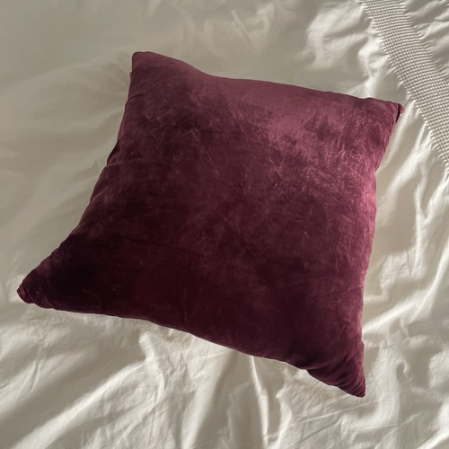 Pink burgundy velvet and - /,
