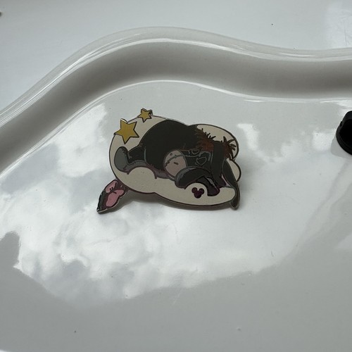 Disney pin eeyore - disney, nap