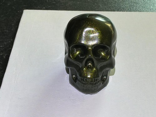 Gold and black resin skull - gold,