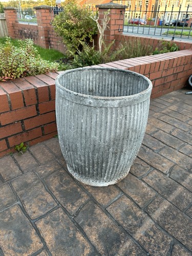 Dolly tub planter - dolly, grey