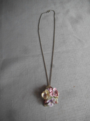 Royal doulton necklace - ~,