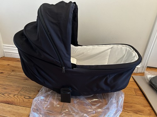 Silver cross breez carrycot - cross,