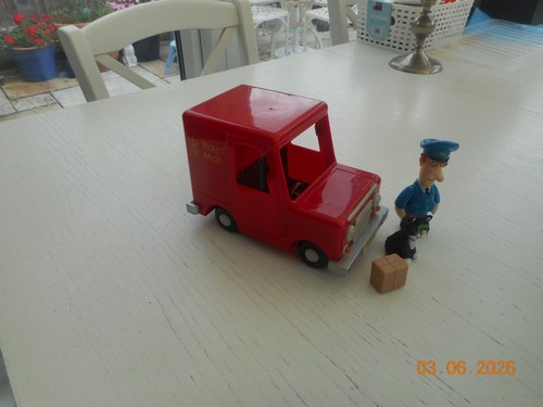 Postman pat friction van - pat's,