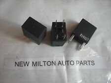 KIA CARNIVAL SEDONA CARENS SPORTGE PICA  3 X GENUINE KIA RELAYS     0K95A 67 740