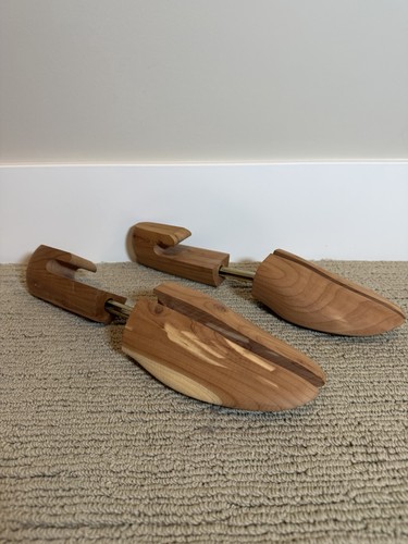Cedar wood shoe tree - wood,