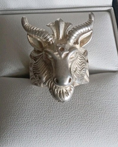 Silver tone occult ring - tone,