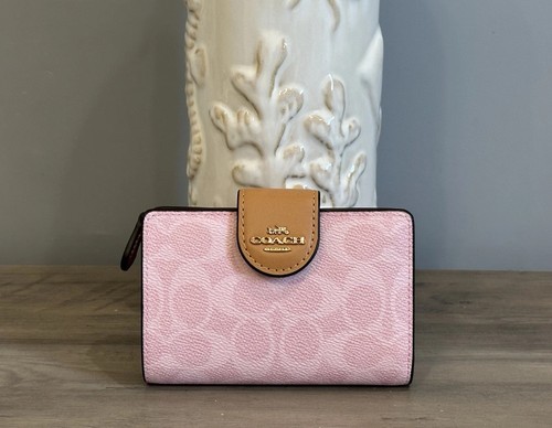 Coach powder pink medium - pink,