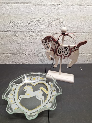 Carousel horse box lot - box,